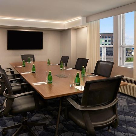 Courtyard By Marriott Kitchener Hotel Ngoại thất bức ảnh