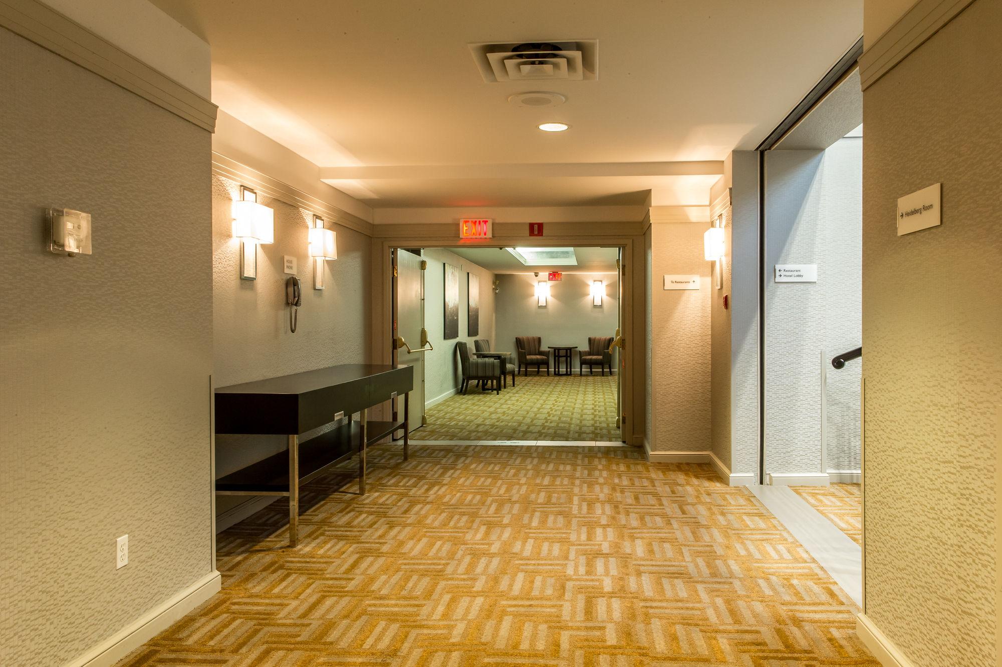 Courtyard By Marriott Kitchener Hotel Ngoại thất bức ảnh