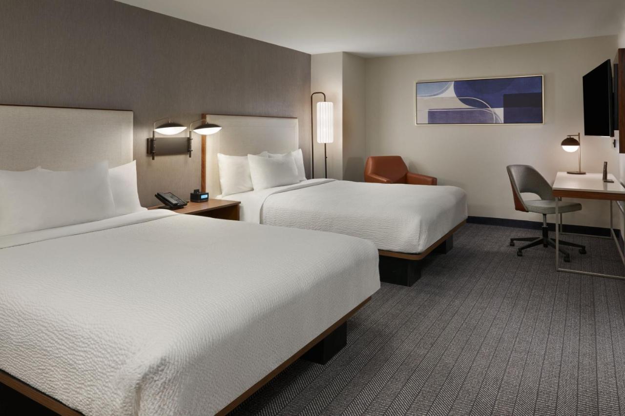 Courtyard By Marriott Kitchener Hotel Ngoại thất bức ảnh