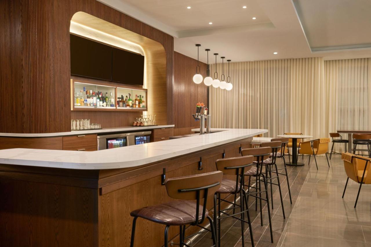 Courtyard By Marriott Kitchener Hotel Ngoại thất bức ảnh
