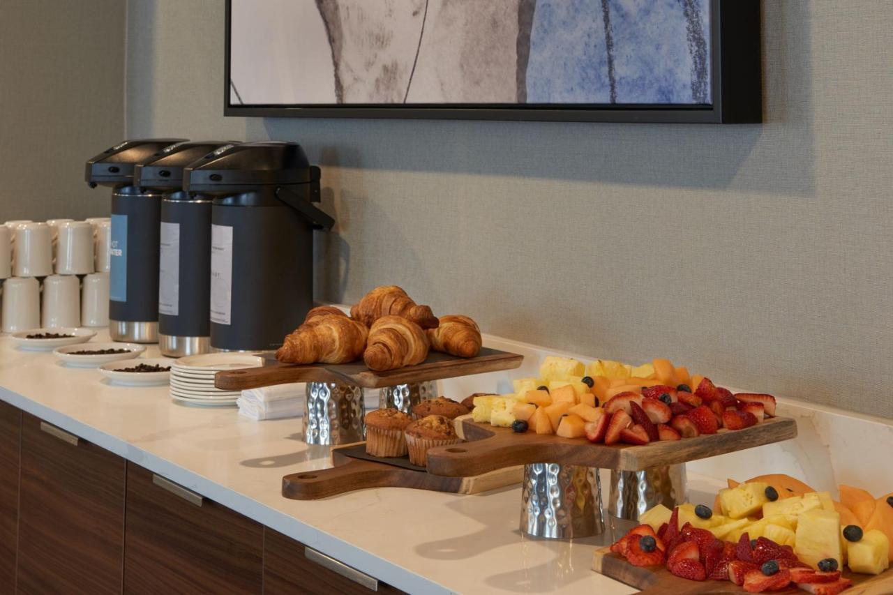 Courtyard By Marriott Kitchener Hotel Ngoại thất bức ảnh