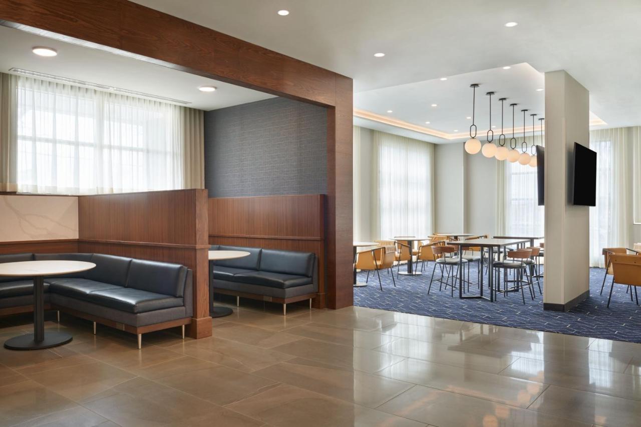 Courtyard By Marriott Kitchener Hotel Ngoại thất bức ảnh