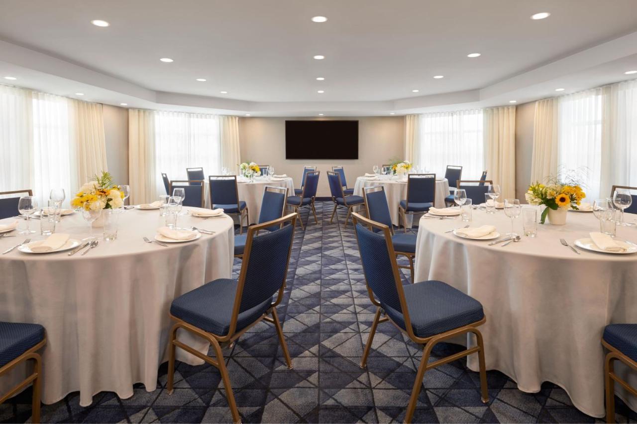 Courtyard By Marriott Kitchener Hotel Ngoại thất bức ảnh