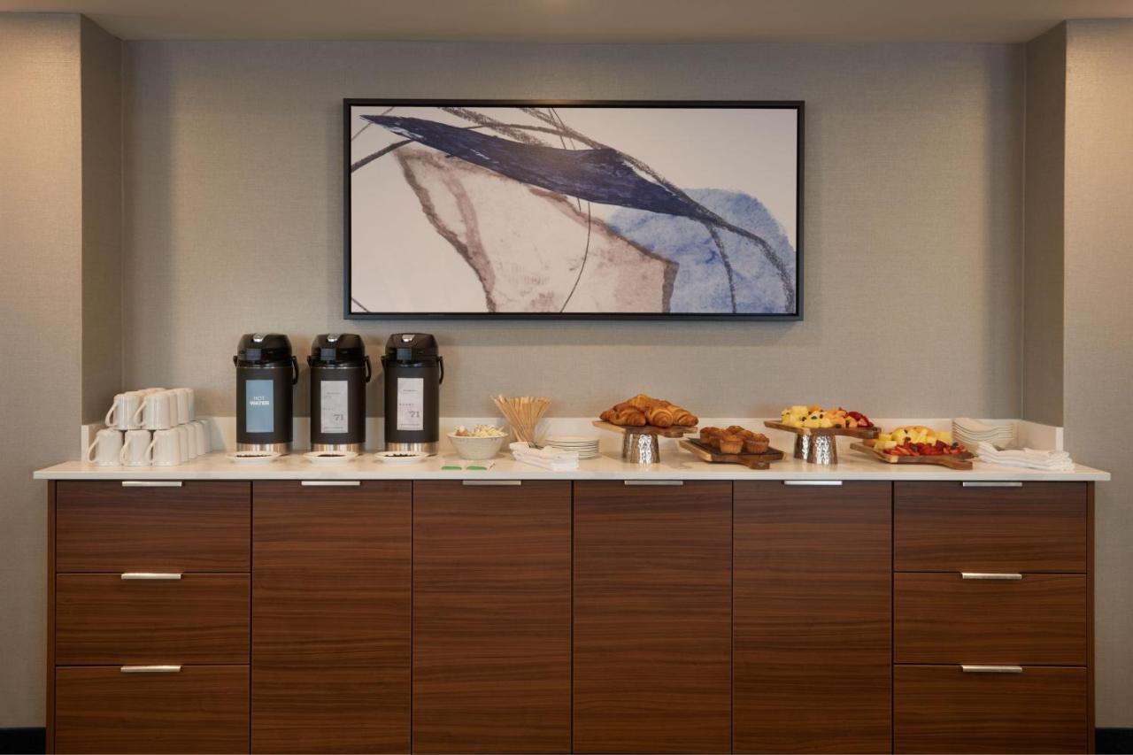 Courtyard By Marriott Kitchener Hotel Ngoại thất bức ảnh