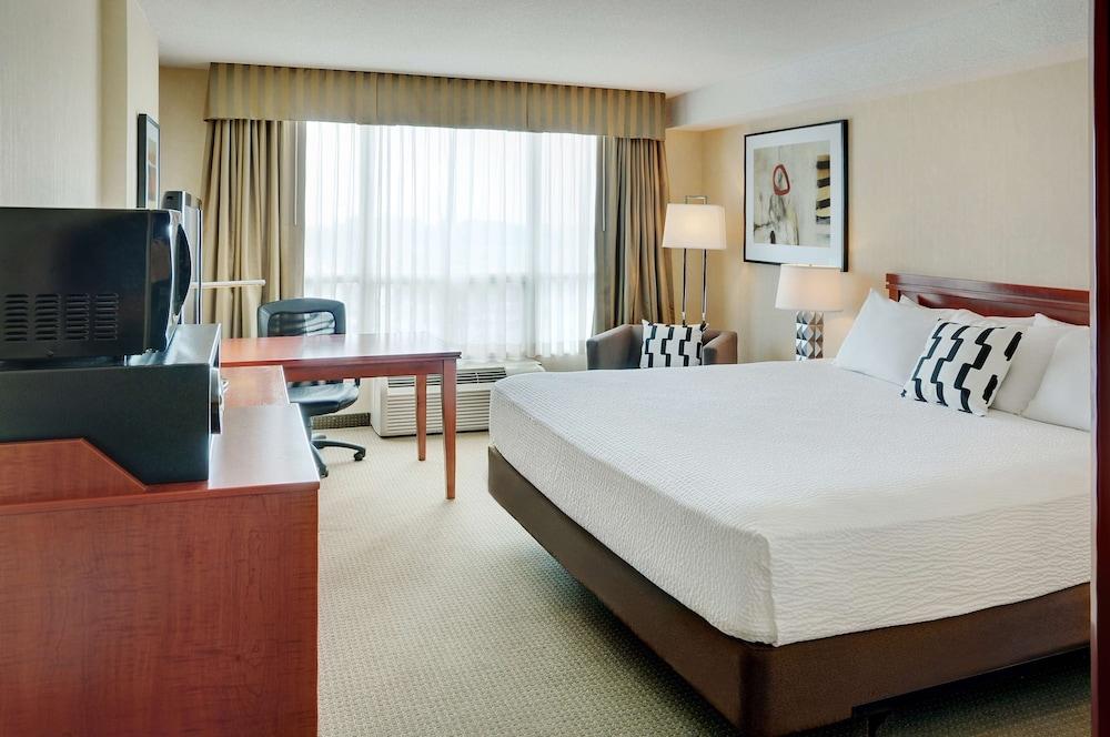 Courtyard By Marriott Kitchener Hotel Ngoại thất bức ảnh