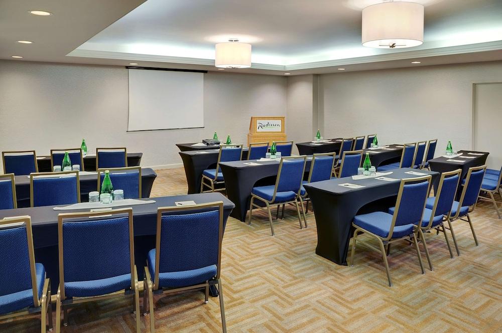 Courtyard By Marriott Kitchener Hotel Ngoại thất bức ảnh