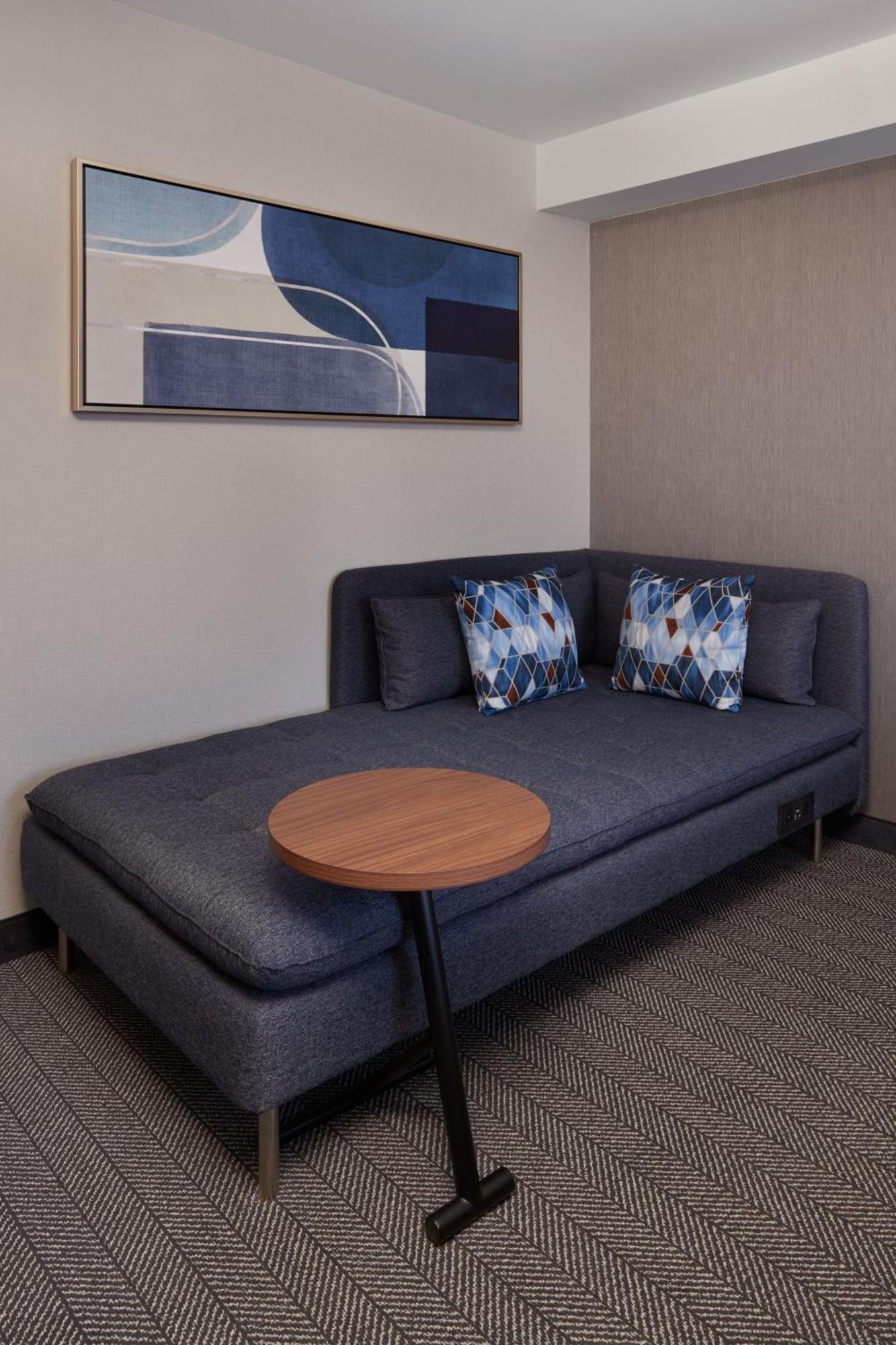 Courtyard By Marriott Kitchener Hotel Ngoại thất bức ảnh